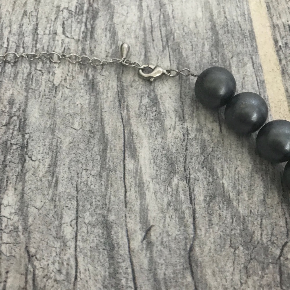 ♥️Charcoal Beaded Necklace with Rhinestone Charm - Picture 3 of 4
